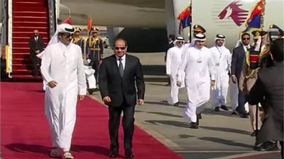 «الرئيس السيسي» يستقبل أمير قطر فور وصوله القاهرة