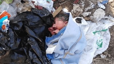 تحريات مكثفة لحل العثور على طفل رضيع وسط القمامة في القناطر الخيرية