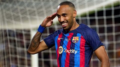 عاجل.. أوباميانج يطير إلى باريس لإكمال التعاقد مع ناديه الجديد