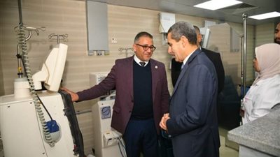 محافظ الغربية يتفقد الأقسام المطورة بالمجمع الطبي للتأمين الصحي