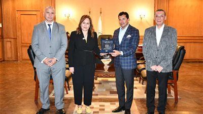 وزير الرياضة يلتقي المغربية حجيج رئيسة الاتحاد الافريقي للكرة الطائرة 