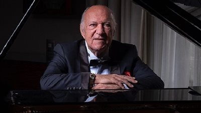 بمقطوعاته المتميزة.. عمر خيرت يتألق على مسارح الكويت