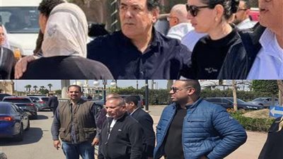 خيري رمضان يودع جثمان شقيقته إلي مثواه الأخير ويسانده الليثي