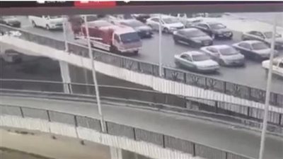 تصادم 9 سيارات وسقوط تريلا.. شلل مروري أعلى الطريق الدائري