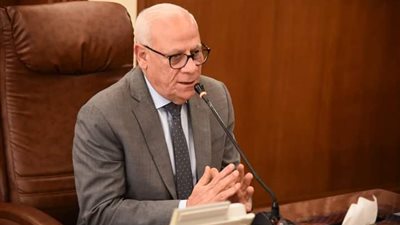 محافظ بورسعيد يعقد اجتماعاً لمتابعة توريد محصول البنجر