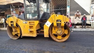 استكمال رصف شوارع مدينة منفلوط ضمن خطة التطوير والتجميل بمحافظة أسيوط