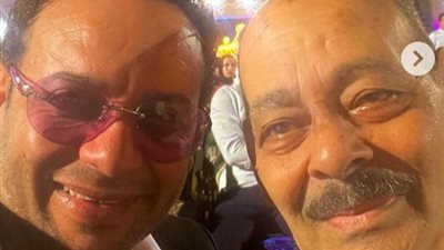 مصطفى قمر يشارك في تهنئة والده بعيد ميلاده