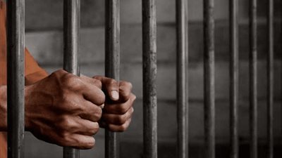 الحبس عامين لـ 10 أشخاص من عائلة واحدة في البدرشين