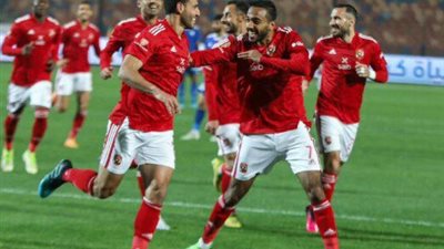 عمرو أديب يصنع ضجة على الهواء بسؤاله لمحامي 