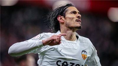 رسمياً.. فالنسيا يفسخ عقد كافاني بالتراضي