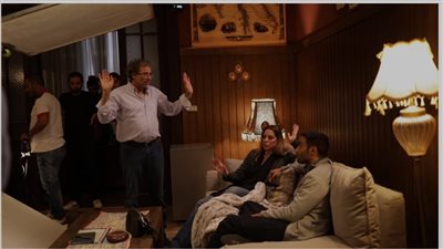 خالد يوسف يشارك الجمهور أبرز كواليس مسلسل سره الباتع