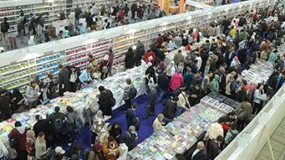 إقبال كبير من الزوار على جناح الهيئة العامة لقصور الثقافة