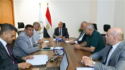 «الري» استمرار متابعة أعمال التطهير أمام محطة بحر البقر 