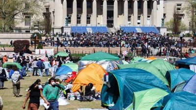 جامعة كولومبيا تهدد بفصل الطلاب المتظاهرون
