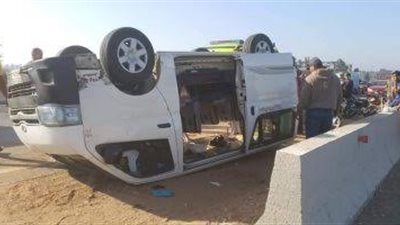 انقلاب سيارة ميكروباص يودي بحياة طالبة ويصيب 9 آخرين بالعاشر من رمضان