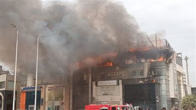 اندلاع حريق هائل بمجمع البنوك في التجمع الخامس وراء تكدس المروري