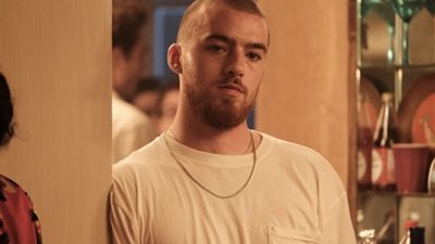 حزناً على وفاة والده.. رحيل نجم Euphoria أنجوس كلاود