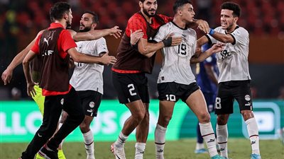 نجم الكونغو يحذر لاعبيه من منتخب مصر.. مصطفى محمد يرعب المنافس