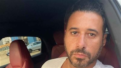 أحمد السعدني أول الحاضرين في عزاء عصام الشماع