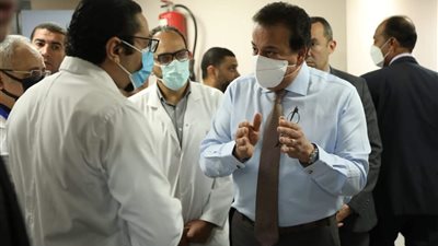 في زيارة مفاجأة.. وزير الصحة يتفقد المعهد القومي للقلب