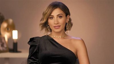 دينا الشربيني تُشيد بوالدتها الراحلة: جميلة وبتحب الحياة