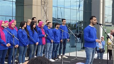 كورال مركز الجيزة الثقافي يحيي حفلًا بمعرض الكتاب