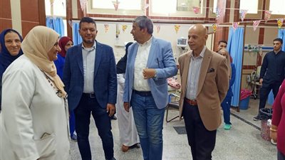 لهذا السبب.. وكيل صحة الشرقية في زيارة لمديرة إدارة التمريض وفني المعمل بالمديرية