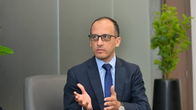 متحدث الحكومة:رئيس الوزراء يحرص على حل أي معوقات لتحسين بيئة العمل