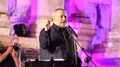 تعرف على سر الستار الأسود في حفل جورج وسوف الأخيرة؟