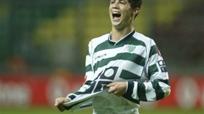 رونالدو يحمل الذهب في قميص لشبونة.. الكشف عن الزي الثالث برمزية خاصة للأسطورة