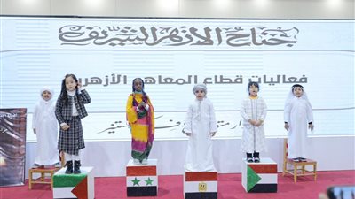 طلاب الأزهر يُقدمون عروضًا فنية وإبداعية في حب مصر بمعرض الكتاب