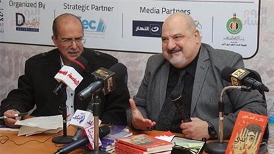 خالد الصاوى يوقع أعماله الأدبية داخل معرض الكتاب 