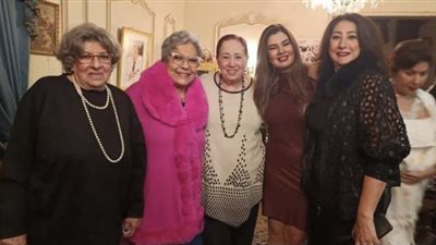 ناهد السباعي تنعى وفاة زوجة جدها فريد شوقي