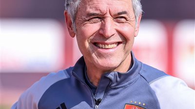 كولر يحاضر لاعبي الأهلي بالفيديو استعدادا لمواجهة الجونة