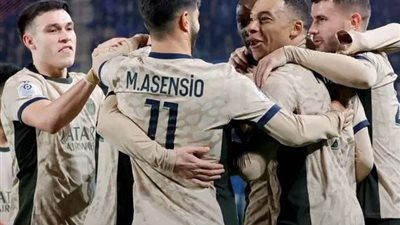 خطوة نحو الصدارة: مبابي يقود باريس للفوز بثنائية على ستراسبورج