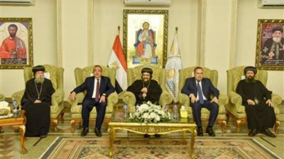 محافظ الإسكندرية يعرب عن سعادته للاحتفال مع الأقباط بعيد القيامة المجيد