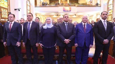 وزير شئون المجالس النيابية يصل مقر الكنيسة الإنجيلية بمصر الجديدة