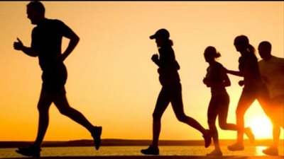 يقلل التوتر.. تعرف علي فوائد المشي بعد الإفطار