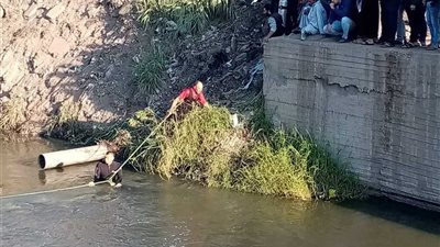 انتشال جثمان شاب غرق فى مياه مصرف بالشرقية