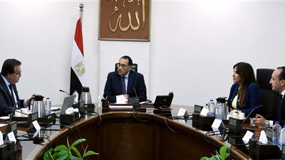 «مدبولي» يتابع موقف تنفيذ مشروعات النهوض بالخدمات الطبية