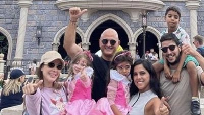 بديزني لاند...