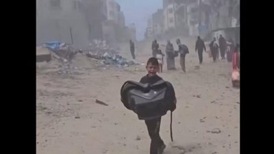 قوات الاحتلال تجبر الفلسطنيين على الخروج عراة من مجمع الشفاء الطبي