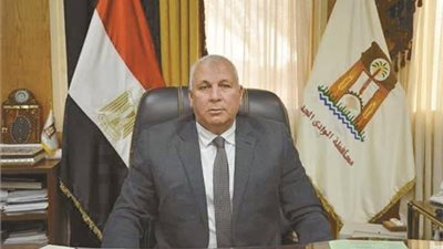 محافظ الوادي الجديد يتابع التشطيبات النهائية بنموذج المنزل البيئي