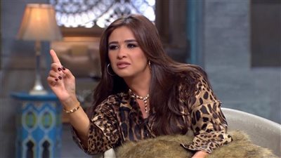 ياسمين عبد العزيز تكشف أسرار بدايتها الفنية في 