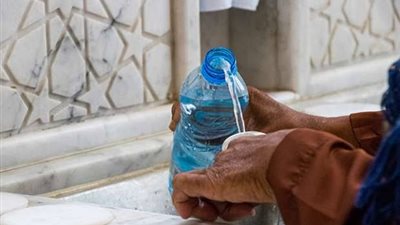 علماء تُفجر مفاجأت غير متوقعة بعد رحلة تحليل ماء زمزم بالمجهر