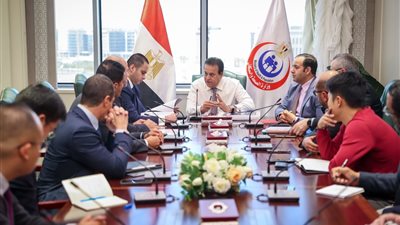 وزير الصحة يناقش مقترحات تنفيذ المنشآت الذكية 