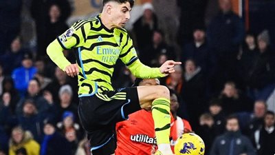 أرسنال يحصد فوز صعب علي لوتون تاون