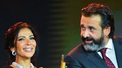 بعد 14 سنة... كريم عبد العزيز يتعاون مع منى ذكي في 