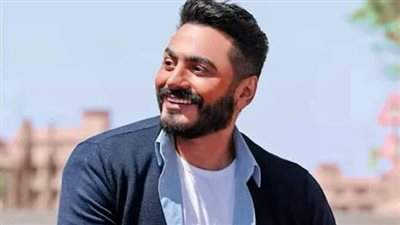 تامر حسني يشارك جمهوره ديو مع والده: هو السبب في موهبتي