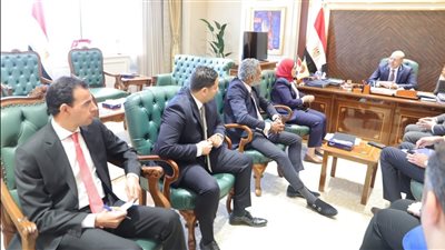 منها خدمة عملاء.. وزير العمل يعلن خبر سار لجميع الشباب  